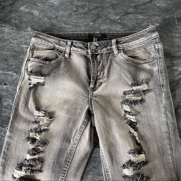 Ripped design jeans - Picture 2 of 4